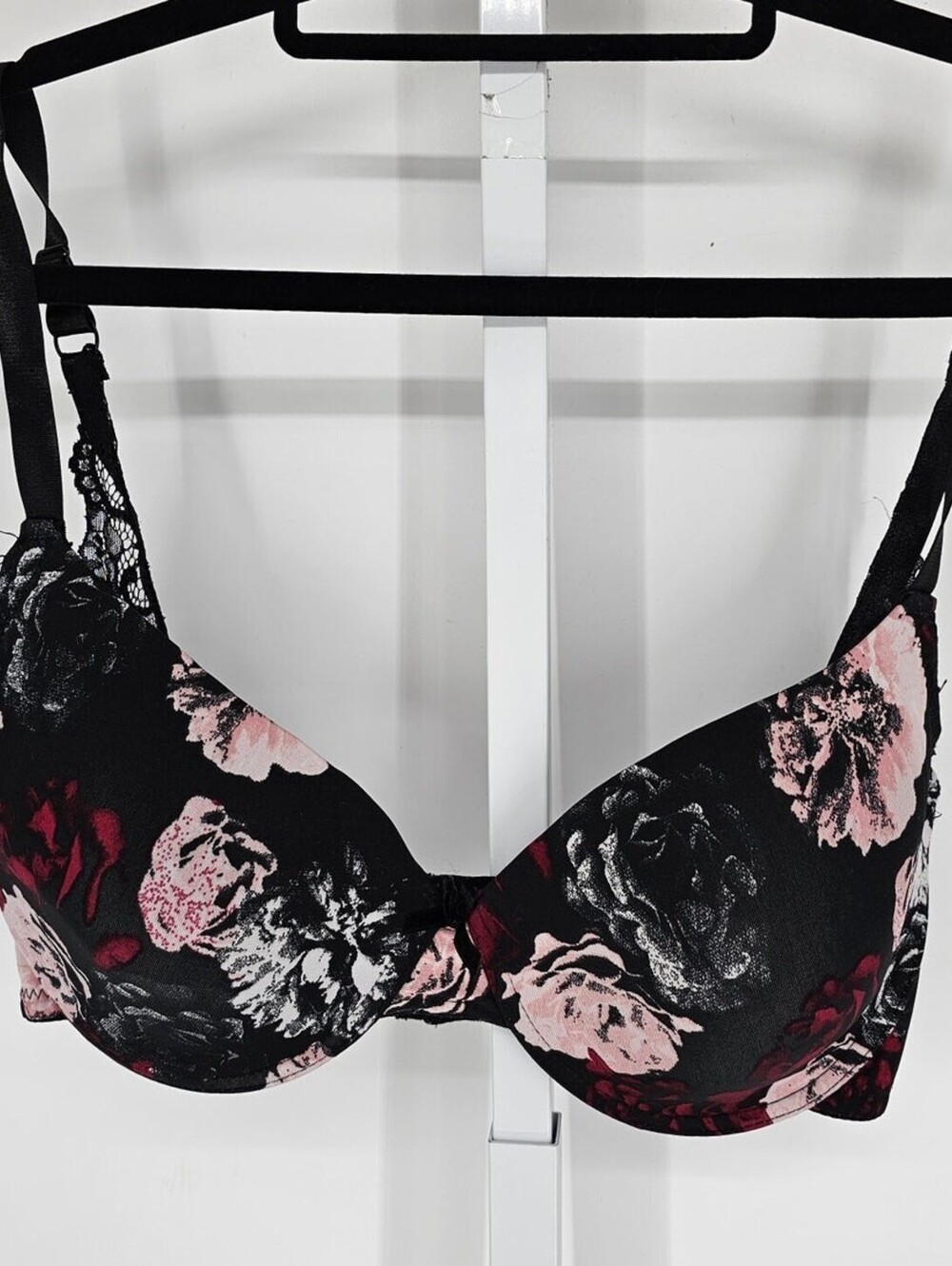 Just Be Womens Sz 38D Classic T Shirt Bra Black w/ Pink and Red Floral Print